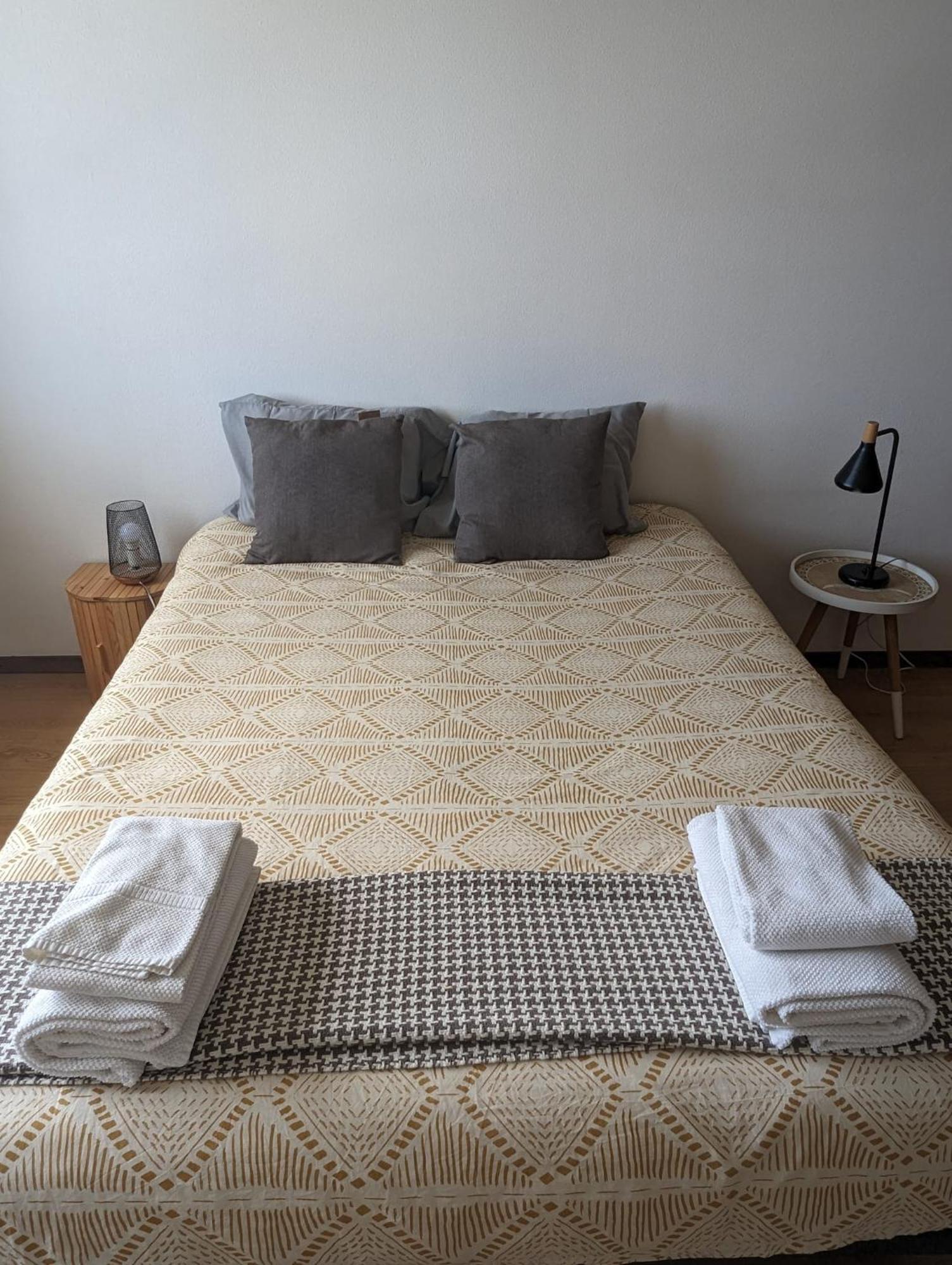 Pine Tree Apartment Порто Екстериор снимка